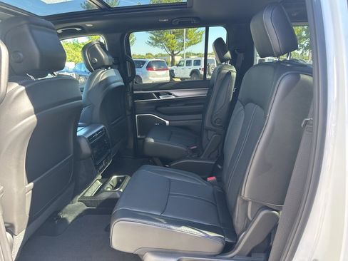 New 2025 Jeep Wagoneer Series II image 50