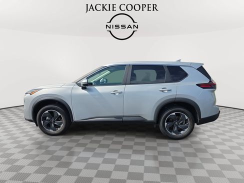 Used 2025 Nissan Rogue SV FWD image 8