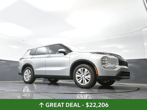 Used 2025 Mitsubishi Outlander ES image 50