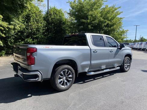 Used 2025 Chevrolet Silverado 1500 LT AWD/4WD image 9