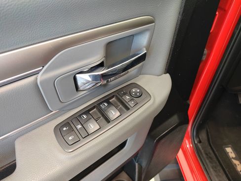 Used 2019 RAM 1500 Big Horn AWD/4WD image 9