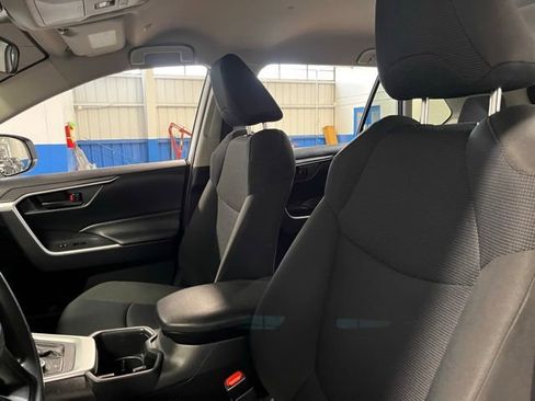 Used 2025 Toyota RAV4 LE AWD/4WD image 23