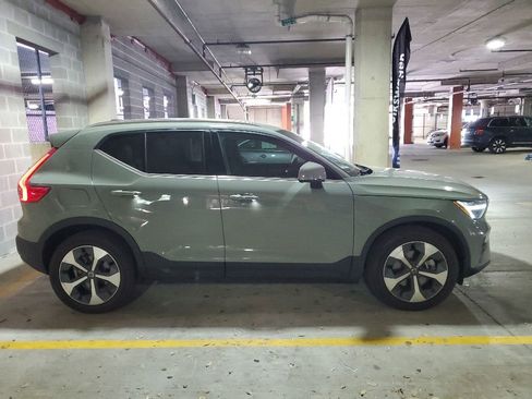 Used 2023 Volvo XC40 B5 Plus w/ Protection Package Premier AWD/4WD image 7