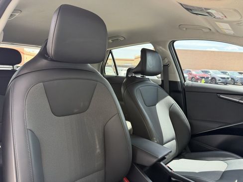 Used 2025 Kia Niro Wind FWD image 40