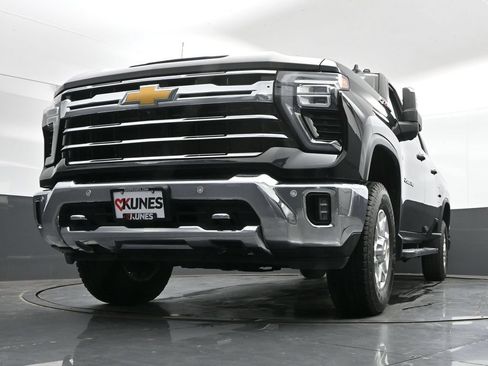 Used 2024 Chevrolet Silverado 2500 LTZ w/ LTZ Convenience Package AWD/4WD image 45