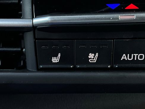 Used 2025 Toyota Sienna Platinum image 36