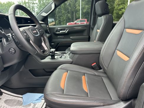 Used 2025 GMC Sierra 1500 AT4 w/ AT4 Premium Package AWD/4WD image 10