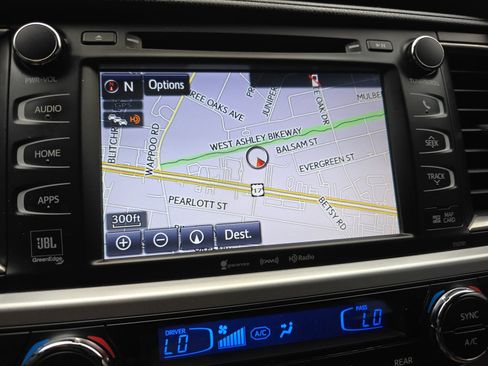 Used 2019 Toyota Highlander Limited FWD image 19