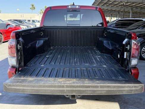 Used 2020 Toyota Tacoma TRD Off-Road w/ Technology Package image 17