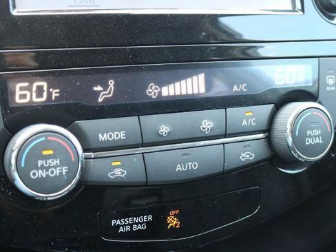Used 2017 Nissan Rogue SL FWD image 14