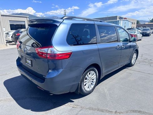 Used 2016 Toyota Sienna XLE Premium FWD image 3
