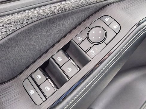 Used 2023 Nissan Rogue SV FWD image 17