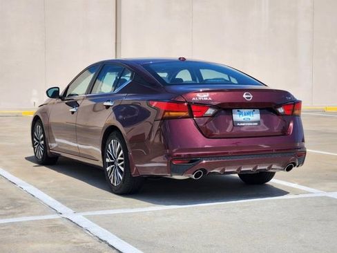Used 2024 Nissan Altima 2.5 SV w/ SV Premium Package FWD image 7