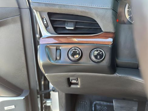 Used 2016 Cadillac Escalade Premium image 29