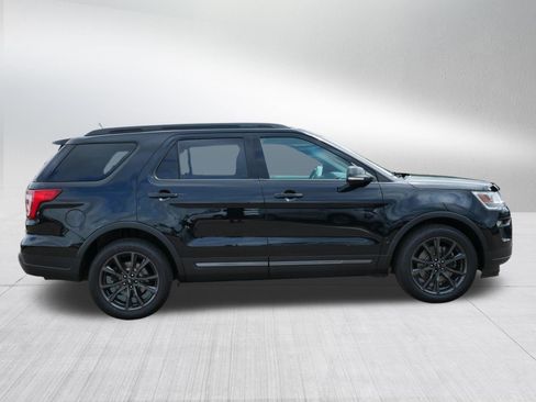 Used 2018 Ford Explorer XLT w/ Equipment Group 202A AWD/4WD image 8