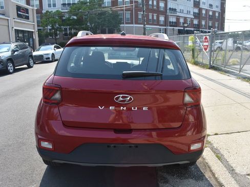 Used 2026 Hyundai Venue SEL FWD image 7