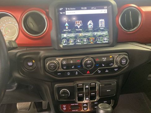 Used 2022 Jeep Wrangler Unlimited Rubicon w/ Steel Bumper Group AWD/4WD image 18