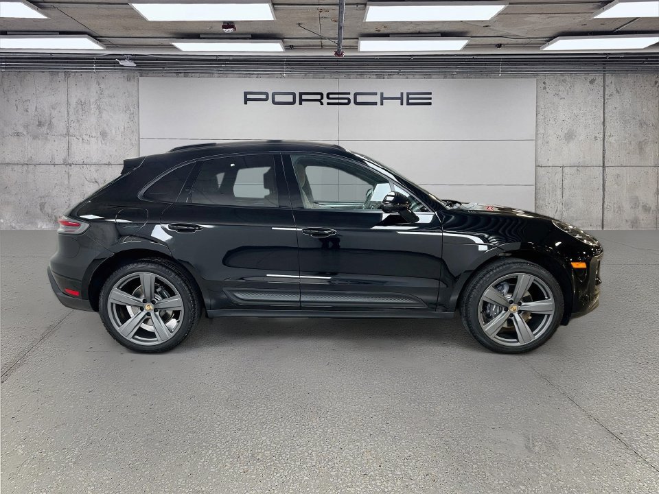 Certified 2026 Porsche Macan AWD/4WD image 8