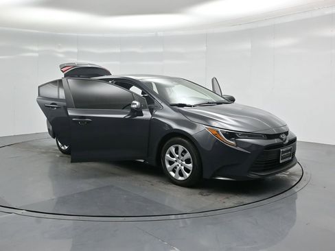 Used 2024 Toyota Corolla LE image 30