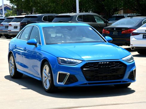 Used 2022 Audi A4 2.0T Premium Plus image 2