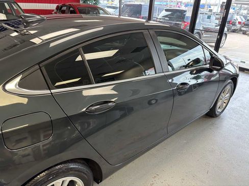 Used 2018 Chevrolet Cruze LT image 12