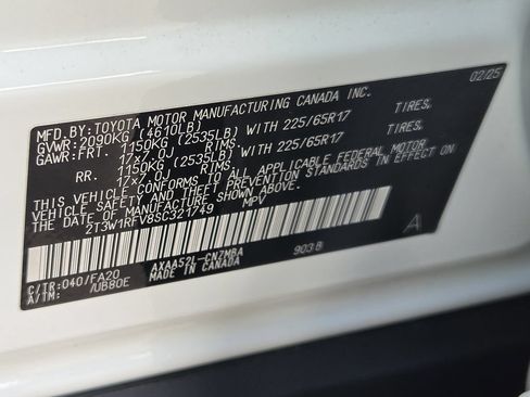 Used 2025 Toyota RAV4 XLE FWD image 32