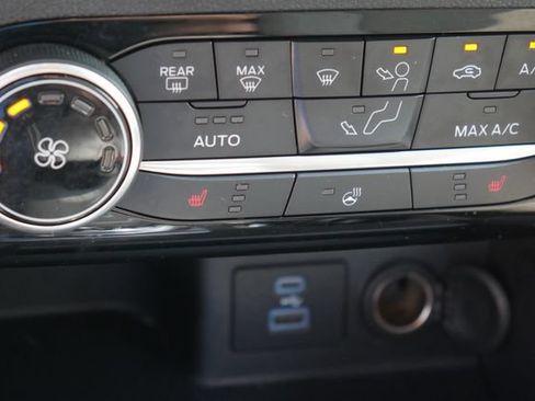 Used 2022 Ford Escape SE w/ Cold Weather Package AWD/4WD image 4