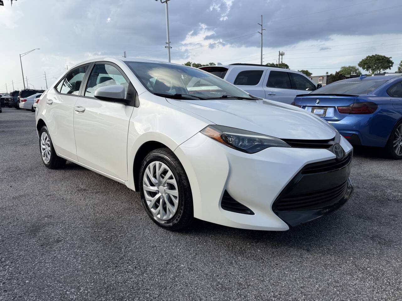Used 2019 Toyota Corolla LE FWD image 2