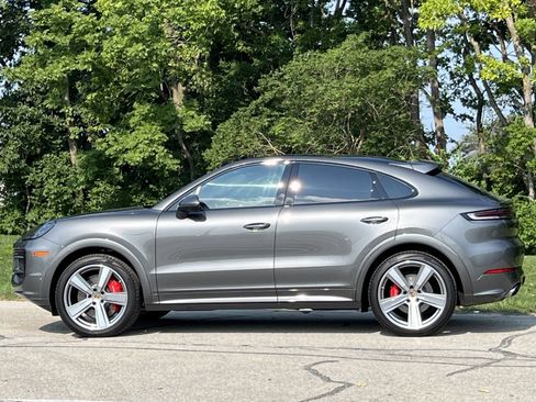 Certified 2025 Porsche Cayenne S image 2