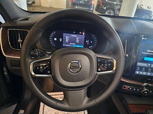 Certified 2024 Volvo XC60 B5 Plus w/ Climate Package AWD/4WD image 18