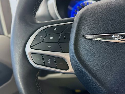 Used 2023 Chrysler Pacifica Touring-L FWD image 24