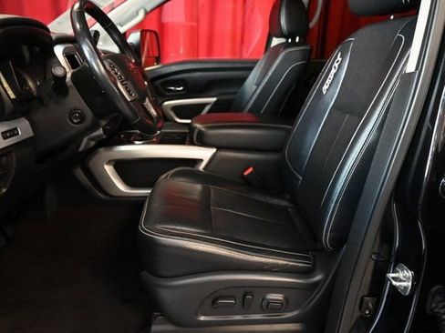 Used 2019 Nissan Titan PRO-4X w/ Pro-4x Convenience Package image 4