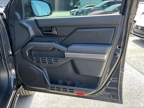 Used 2025 Toyota Tacoma SR5 AWD/4WD image 25