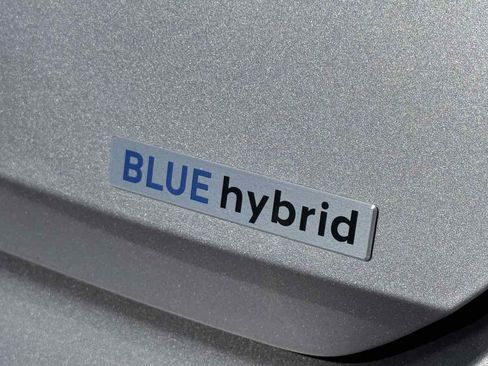 Used 2025 Hyundai Elantra Hybrid FWD image 10