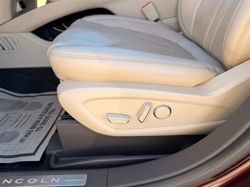 Used 2019 Lincoln Nautilus Reserve image 17