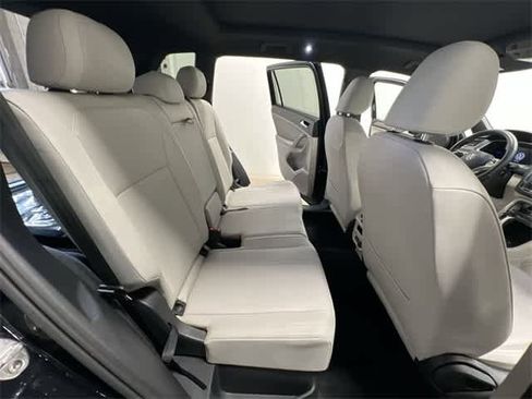Certified 2022 Volkswagen Tiguan SE R-Line image 24