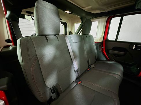 Used 2025 Jeep Wrangler Unlimited Rubicon image 24