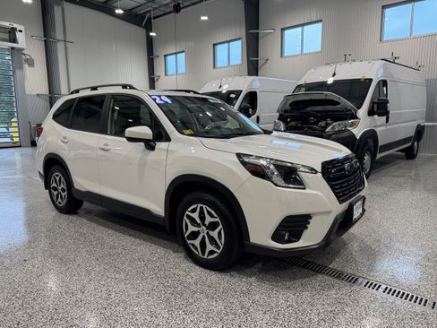 Used 2024 Subaru Forester Premium AWD/4WD image 3
