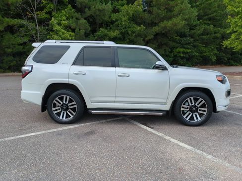 Used 2016 Toyota 4Runner Limited w/ Four Season Floor Mat Package AWD/4WD image 3