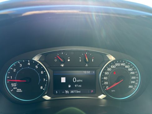 Used 2023 Chevrolet Traverse RS image 23