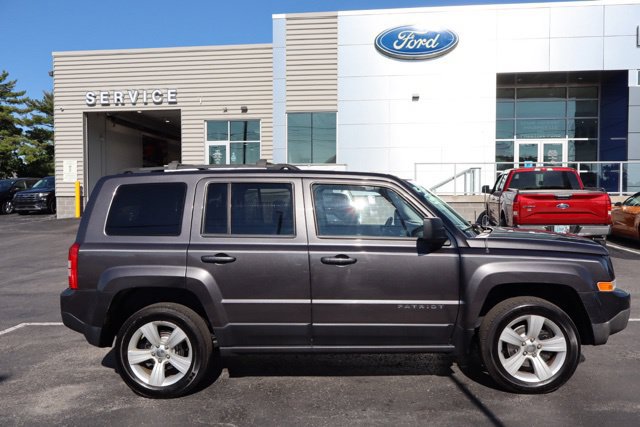 Used 2014 Jeep Patriot Latitude w/ Sun/Sound Group AWD/4WD image 10