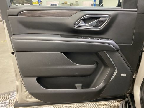 Used 2021 Chevrolet Suburban LT image 26