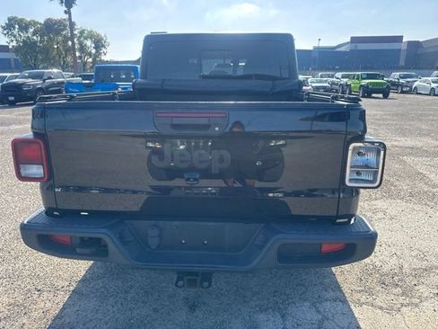 Used 2022 Jeep Gladiator Sport AWD/4WD image 6