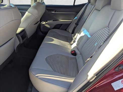 Used 2018 Toyota Camry SE image 15