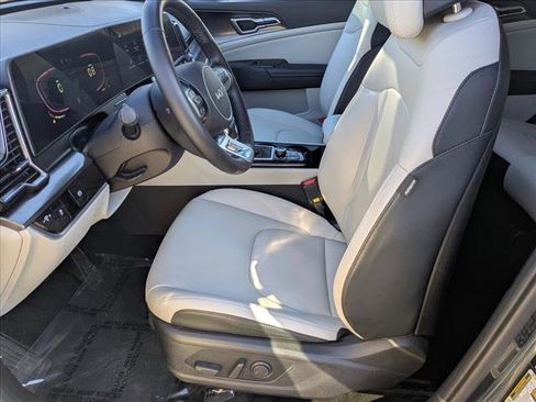 Used 2023 Kia Sportage EX image 16