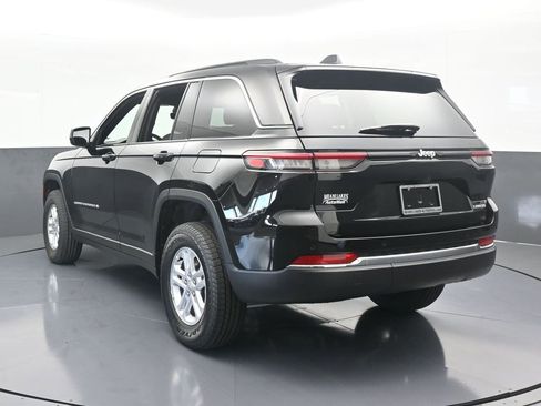 Used 2025 Jeep Grand Cherokee Laredo image 4