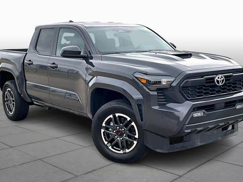 Used 2025 Toyota Tacoma TRD Sport AWD/4WD image 3