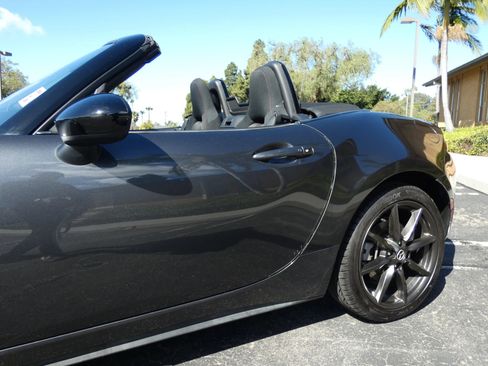 Used 2016 MAZDA MX-5 Miata Club image 12