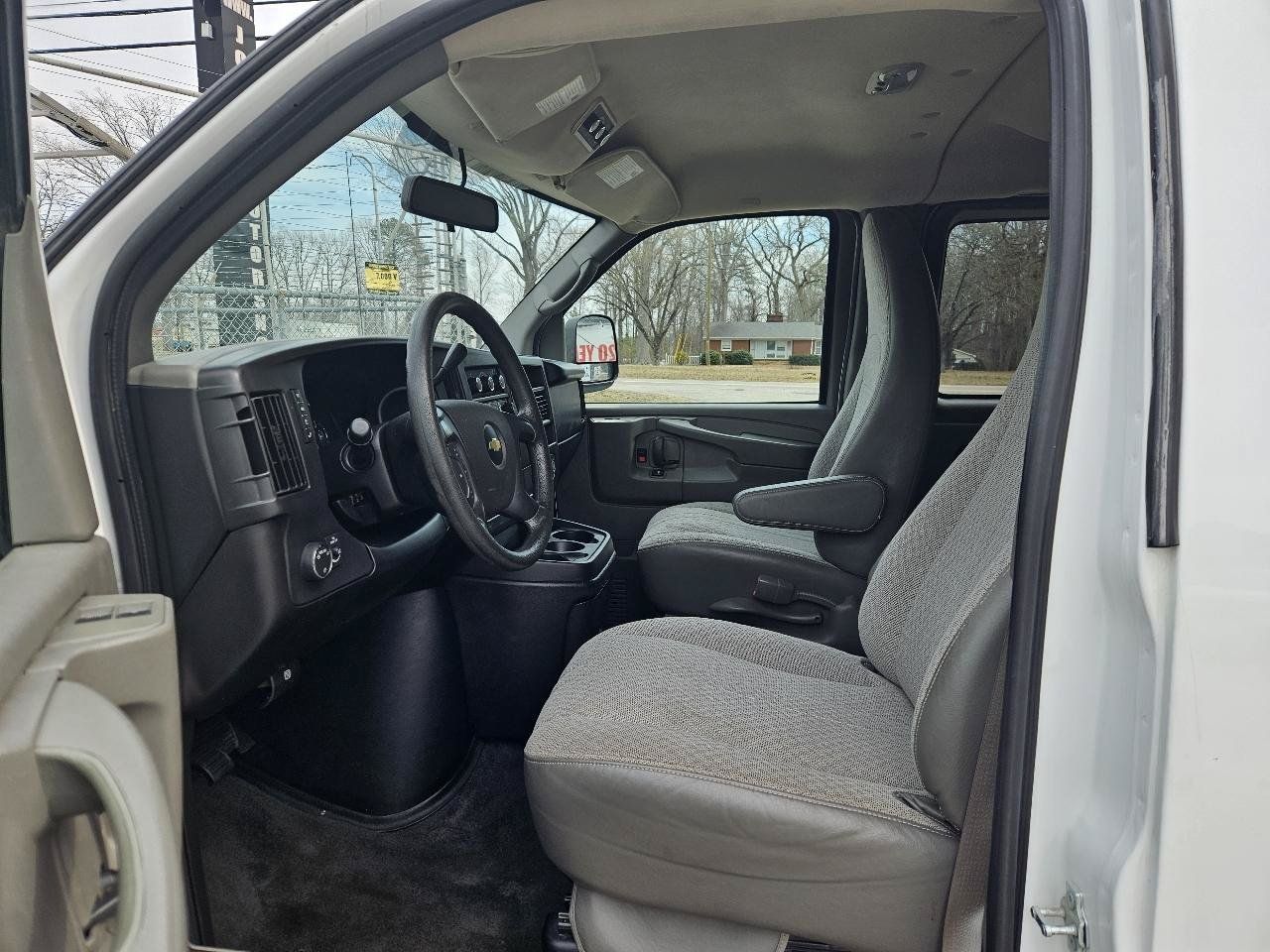 Used 2014 Chevrolet Express 1500 LT w/ LT Preferred Equipment Group AWD/4WD image 10