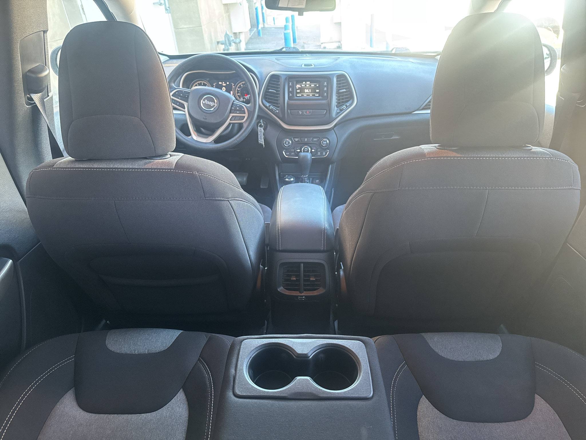 Used 2018 Jeep Cherokee Latitude w/ Safety Group AWD/4WD image 32